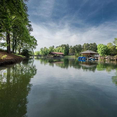 Lakeside Landing By Avantstay Private Dock Mooresville Eksteriør billede