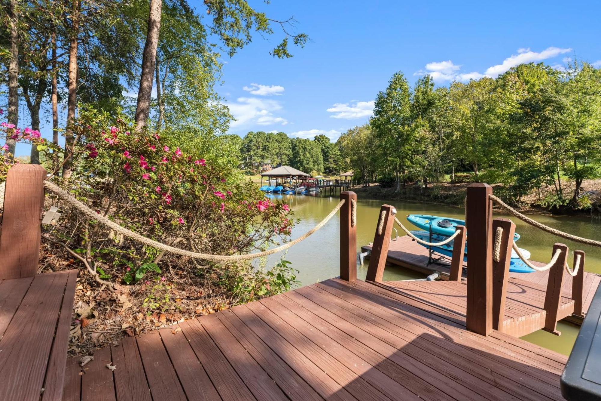 Lakeside Landing By Avantstay Private Dock Mooresville Eksteriør billede